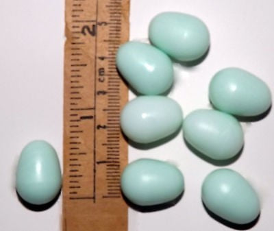 SMALL PLASTIC EGG (GREEN)